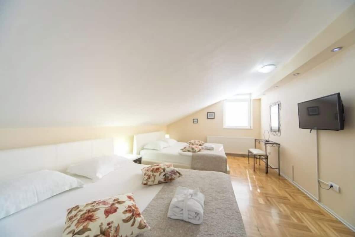 1 bedroom, premium bedding, laptop workspace, soundproofing