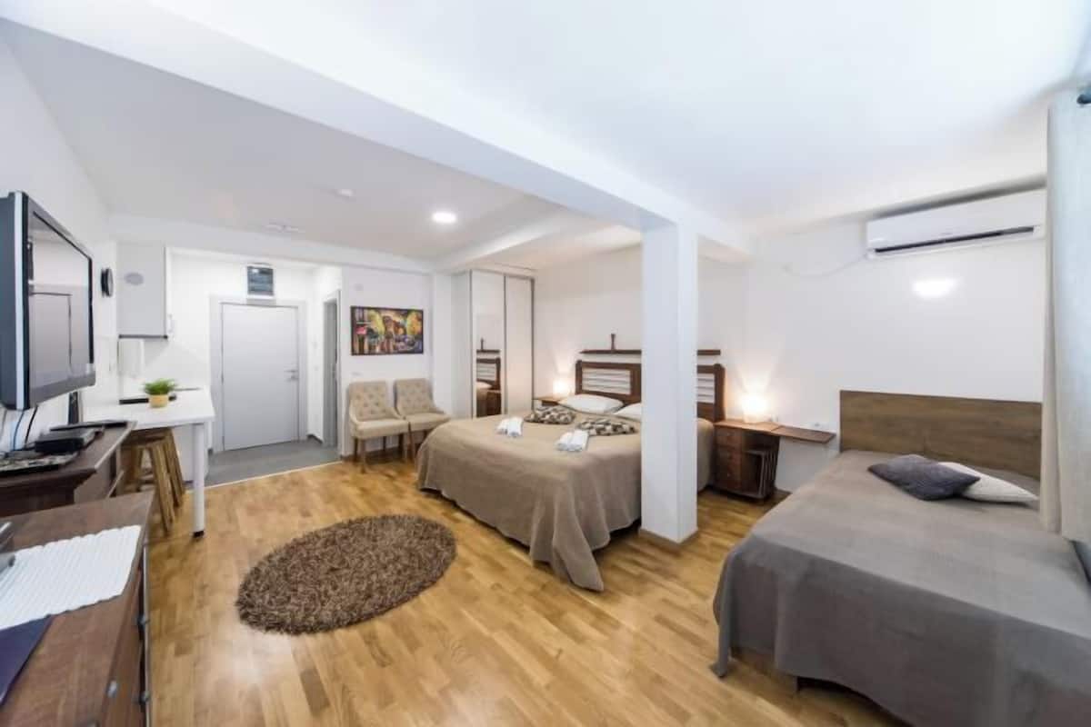 1 bedroom, premium bedding, laptop workspace, soundproofing