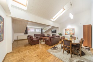 Deluxe Apartment | Living area | Flat-screen TV - F Apartmani Kragujevac - Luxuary Business Suites (Kragujevac)
