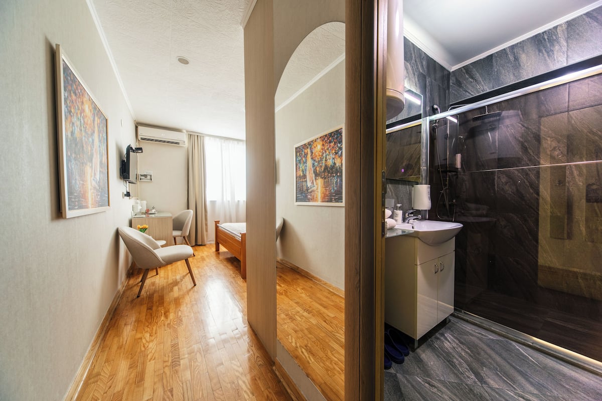 Double Room | 1 bedroom, premium bedding, laptop workspace, soundproofing