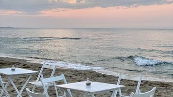 Pantai pribadi di sekitar, pasir putih, dan antar-jemput ke pantai