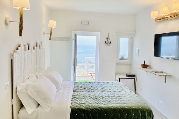 Minibar, cortinas blackout, sistema de insonorización y wifi gratis