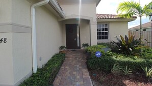 Exterior - 4BR 3BA House in Miami by ASVR-12748 (Miami)