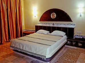 Phòng đôi Deluxe | Trang trí khác biệt, trang bị nội thất với thiết kế riêng biệt 