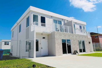 The Fanta Sea House - New and Modern close to MIA Zoo, Homestead