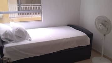 Comfort Apartment, 3 Bedrooms, Pool Access | Wi-fi percuma, cadar katil