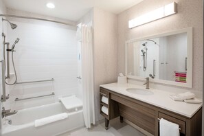 Amenidades de baño gratuitas, secadora de cabello, toallas, jabón 