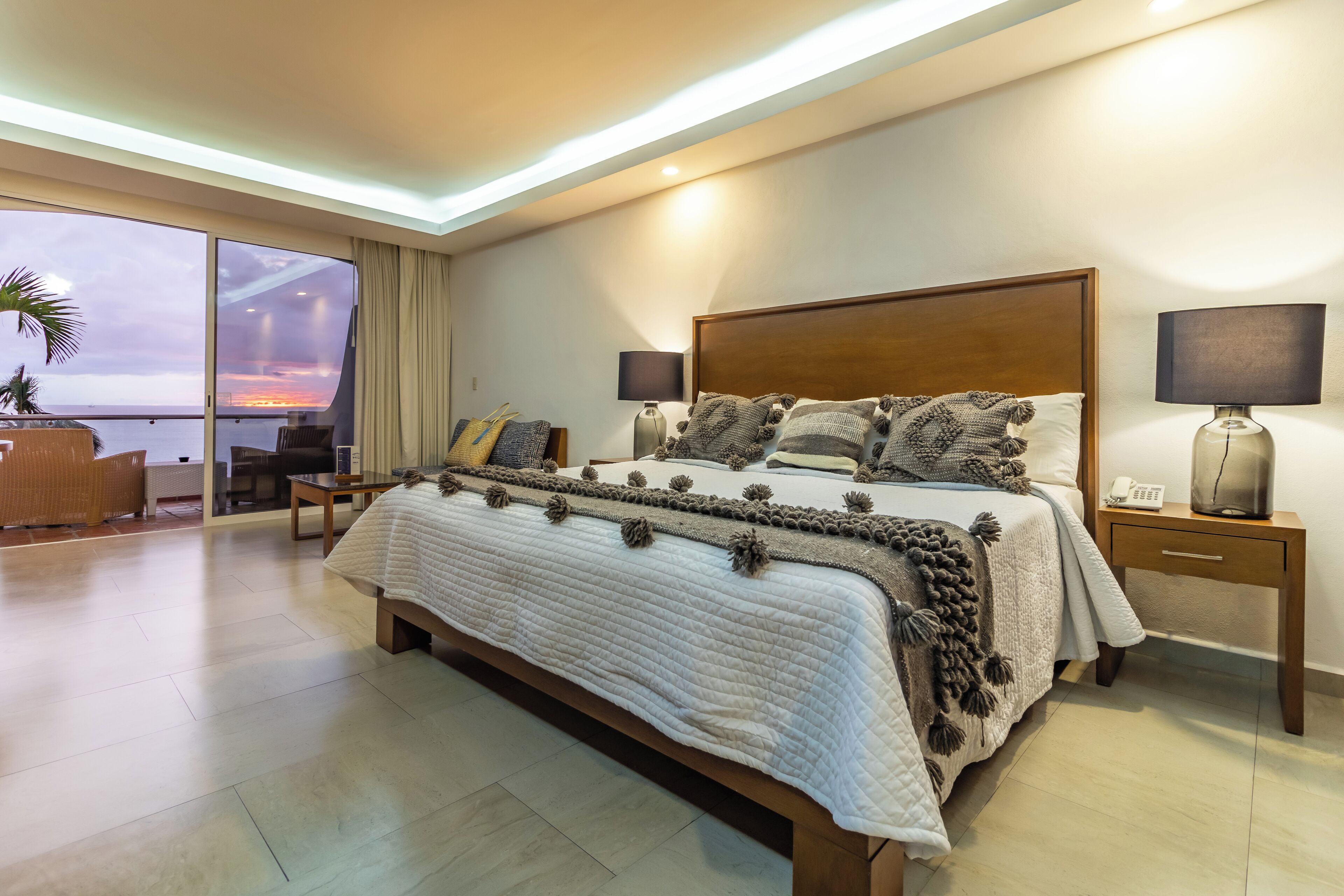 Deluxe King Suite with full Pacific Ocean Views | Egyptian cotton sheets, premium bedding, down comforters, in-room safe