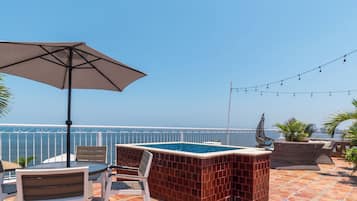 Penthouse exclusivo, varias camas, alberca privada, frente al mar | Terraza o patio