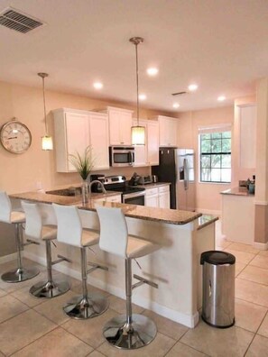 Hus, 5 soverom (4.5 Bathrooms - 1429) | Eget kjøkken | Kjøleskap, mikrobølgeovn, ovn og oppvaskmaskin