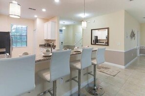 Hus, 5 soverom (4.5 Bathrooms - 1429) | Eget kjøkken | Kjøleskap, mikrobølgeovn, ovn og oppvaskmaskin