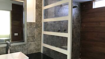 Comfort Suite | Bathroom