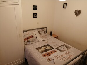 1 bedroom, iron/ironing board, WiFi, bed sheets