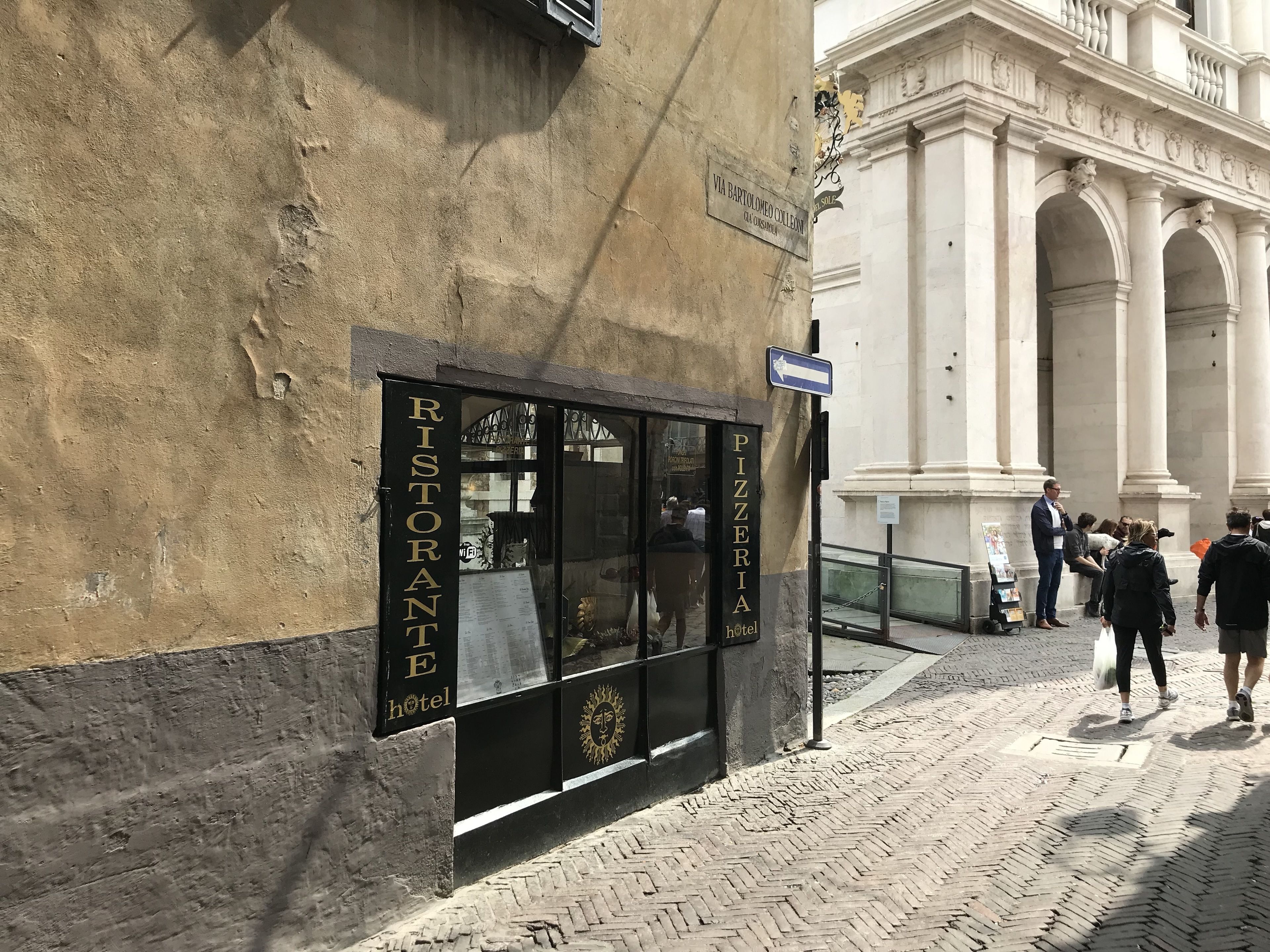 A building with a sign for 'Pizzeria Hotel' and a 'Ristorante Hotel' sign on the side.