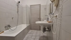 Superior Triple Room | Down comforters, desk, laptop workspace, free WiFi - Il Sole Bergamo (Bergamo)