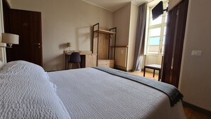 Chambre Supérieure Double ou avec lits jumeaux | Couette en duvet d'oie, bureau