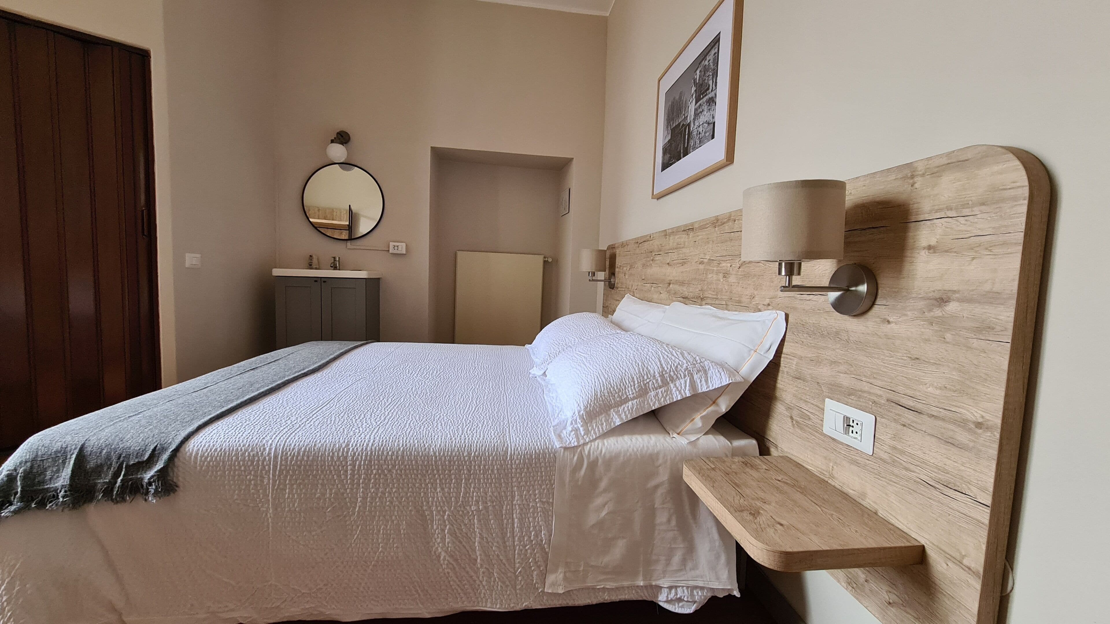 superior double or twin room | down duvets, desk, laptop workspace, free wifi