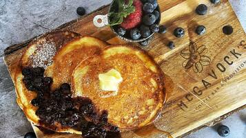 朝食 (オーダー形式)、毎日提供 (有料)