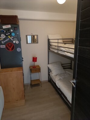 2 bedrooms, soundproofing, iron/ironing board, free WiFi - single-storey heart of Verdun (Verdun)