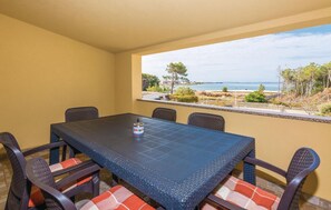 Outdoor dining - 2 bedroom cozy apartment in Vir (Vir)