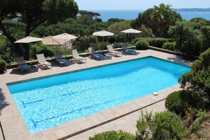 Outdoor pool, a heated pool - Villa sea view, quiet close to the center of Sainte Maxime. (Sainte-Maxime)