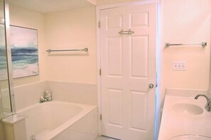 Jetted bath, towels
