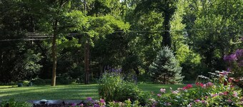 Quiet Apartment in Coolest Small Town in America!