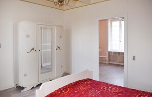 4 bedrooms, free WiFi