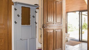 A wooden door with a glass panel and a blue door with decorative metal handles. - Cozy home in Plancoet with WiFi (Plancoet)