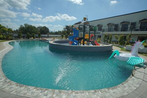 Superior Twin Room, Pool View | Resort view - Segara Residencias (Olongapo)
