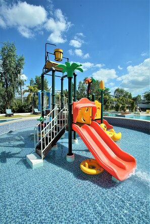 2 piscinas al aire libre