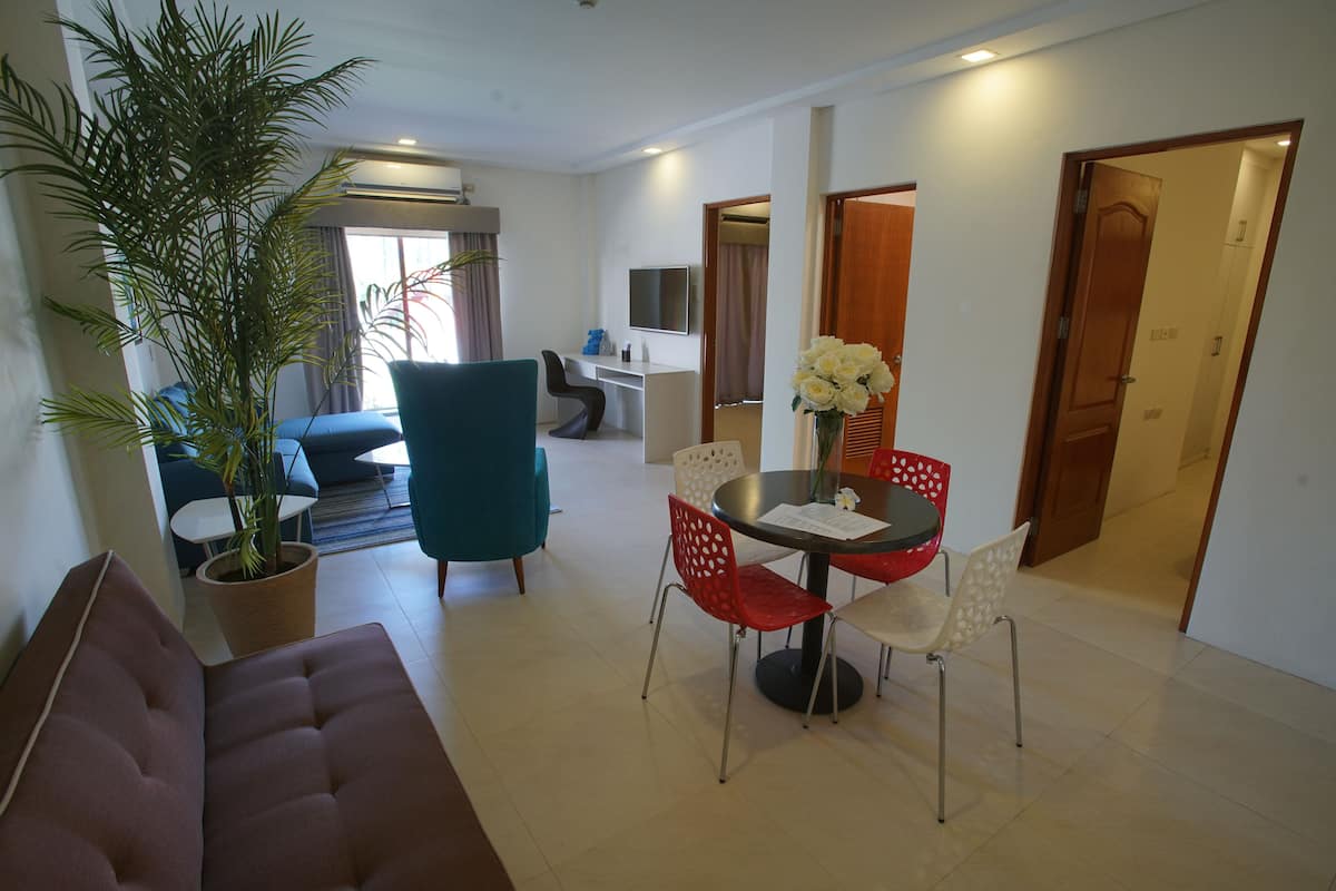 Camas Tempur-Pedic, decoración personalizada y muebles diferentes