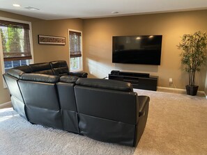 Smart TV, fireplace, DVD player, table tennis