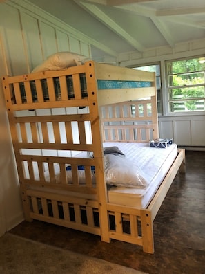 3 soverom, strykejern/-brett, wi-fi (inkludert) og sengetøy