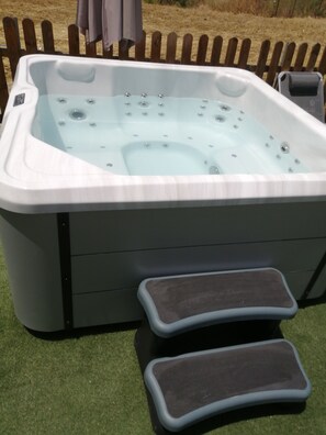 Outdoor spa tub - Sunny Coco mat villa with a sea view,Cephalonia island (Kateleios)