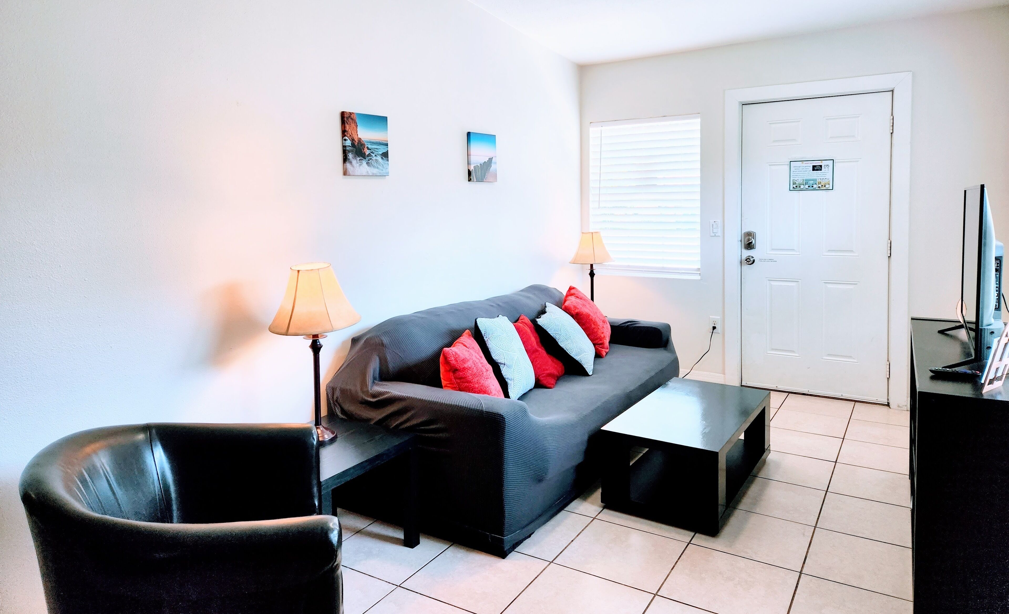 Comfy 1Bed/1Bath/Full Kitchen & Yard, Minutes from Airport & Near Everything