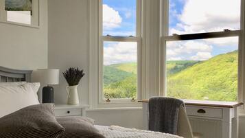 3 soverom, safe på rommet, skrivebord og strykejern/-brett