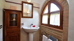 Een douche, een haardroger, een bidet