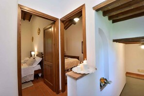 2 slaapkamers, een strijkplank/strijkijzer, reisbedje, internet