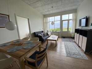 Dining - Skærven Beachfront Apartment B (Nyborg)