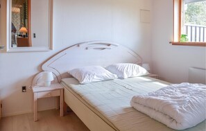 3 bedrooms, travel cot, free WiFi