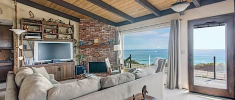 تلفزيون، مدفأة، ستيريو