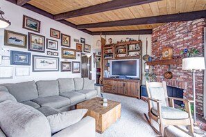 TV, fireplace, stereo
