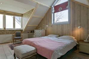 2 bedrooms, iron/ironing board, WiFi, bed sheets - Attractive and spacious apartment with sunny roof terrace in near the beach (Heiloo)