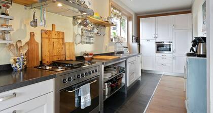 Attractive and spacious apartment with sunny roof terrace in near the beach