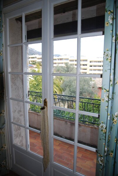 Apartment in villa 7km from the sea and close to amenities