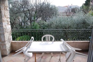 Property grounds - Apartment in villa 7km from the sea and close to amenities (Vence)