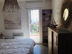 1 bedroom, iron/ironing board, WiFi, bed sheets - RENTED F2 Ile Rousse, stunning sea view near the beach in 8 minutes walk (ILE ROUSSE)