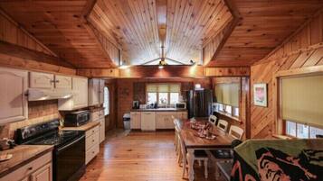 Microwave, dishwasher, coffee/tea maker, cookware/dishes/utensils