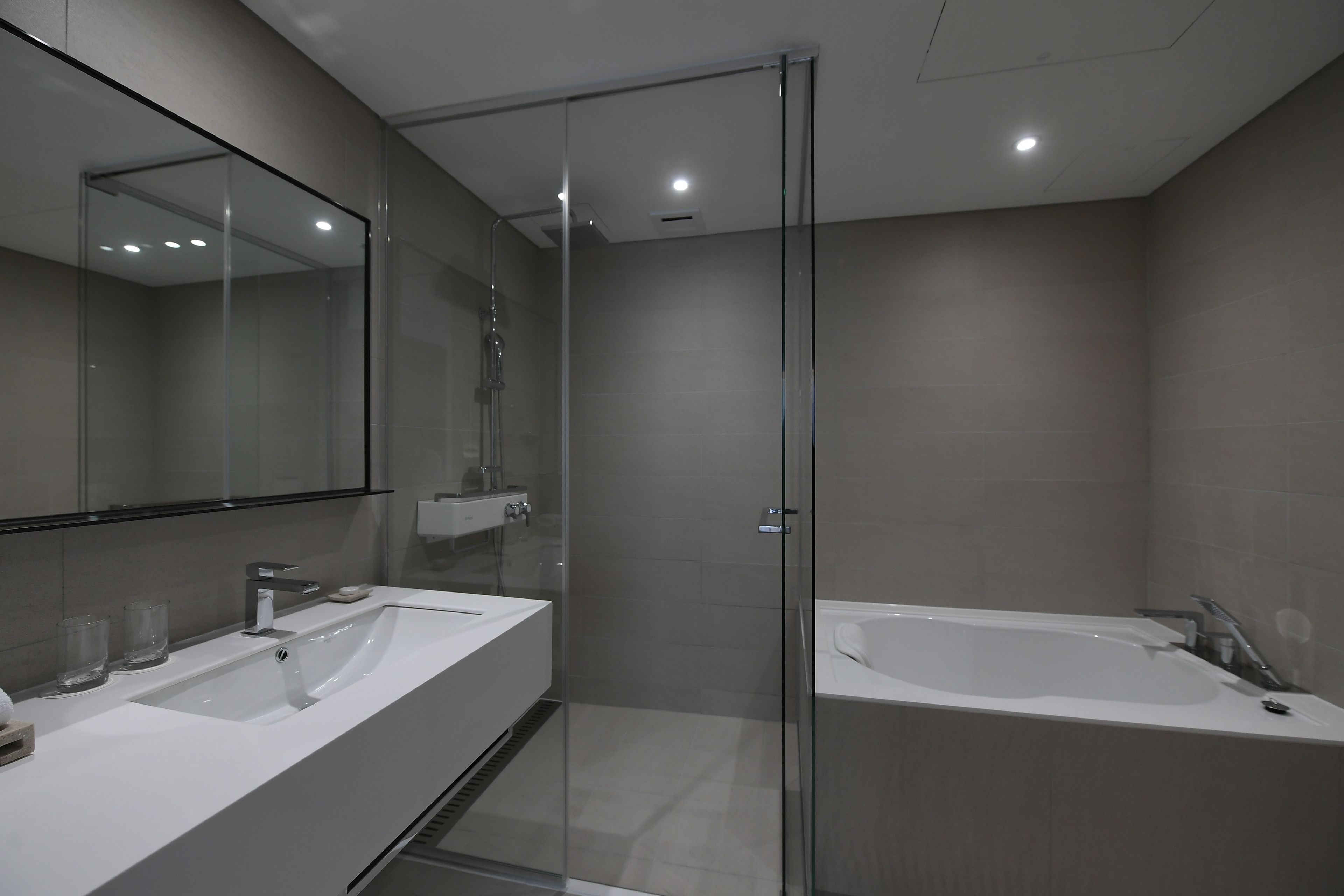 junior suite, 1 king bed | bathroom | shower, hair dryer, bathrobes, slippers